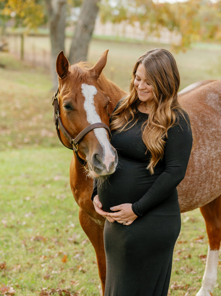 Expectant mother poses for Western maternity pictures with her horse. 